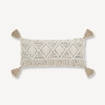 Coussin lombaire décoratif macramé Elmas couleur beige de chez Bouclair