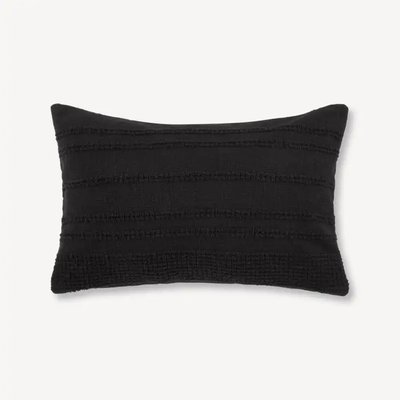 Coussin noir lombaire décoratif Lindy de chez Bouclair