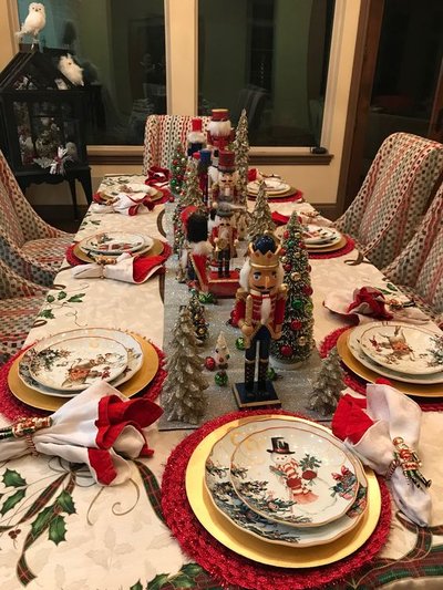 Magnifique table pour le souper de Noel sur le thème Casse-noisette